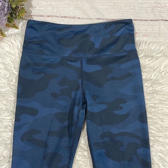 Lilybod x Soulcycle High Rise Blue Leggings With Camo Details - Picture 6 of 11